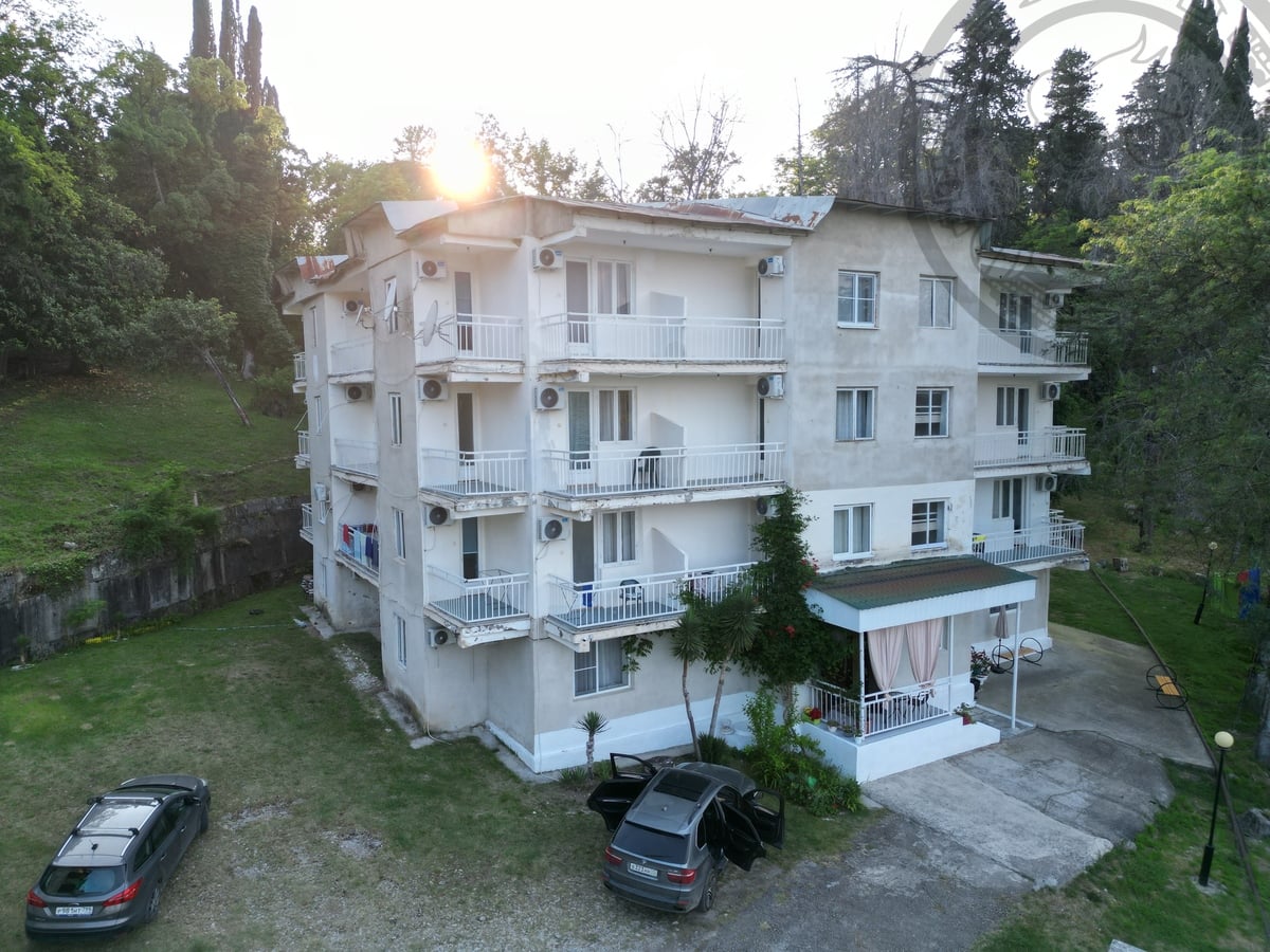 Жилой корпус встречает гостей